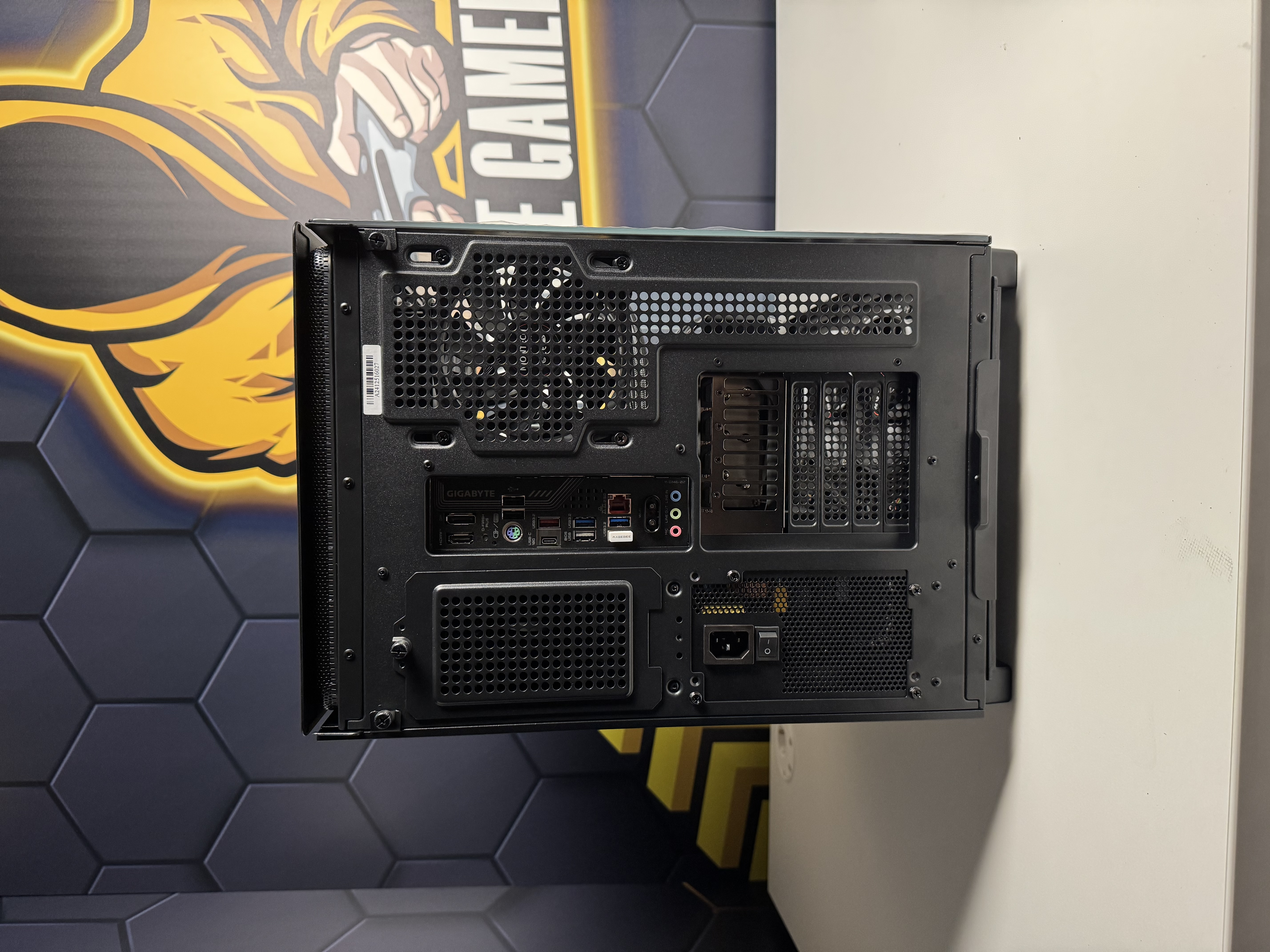 4GAMES FCL-10, AMD Ryzen 7 9800X3D, RTX 5080, 32GB RAM, 1TB SSD