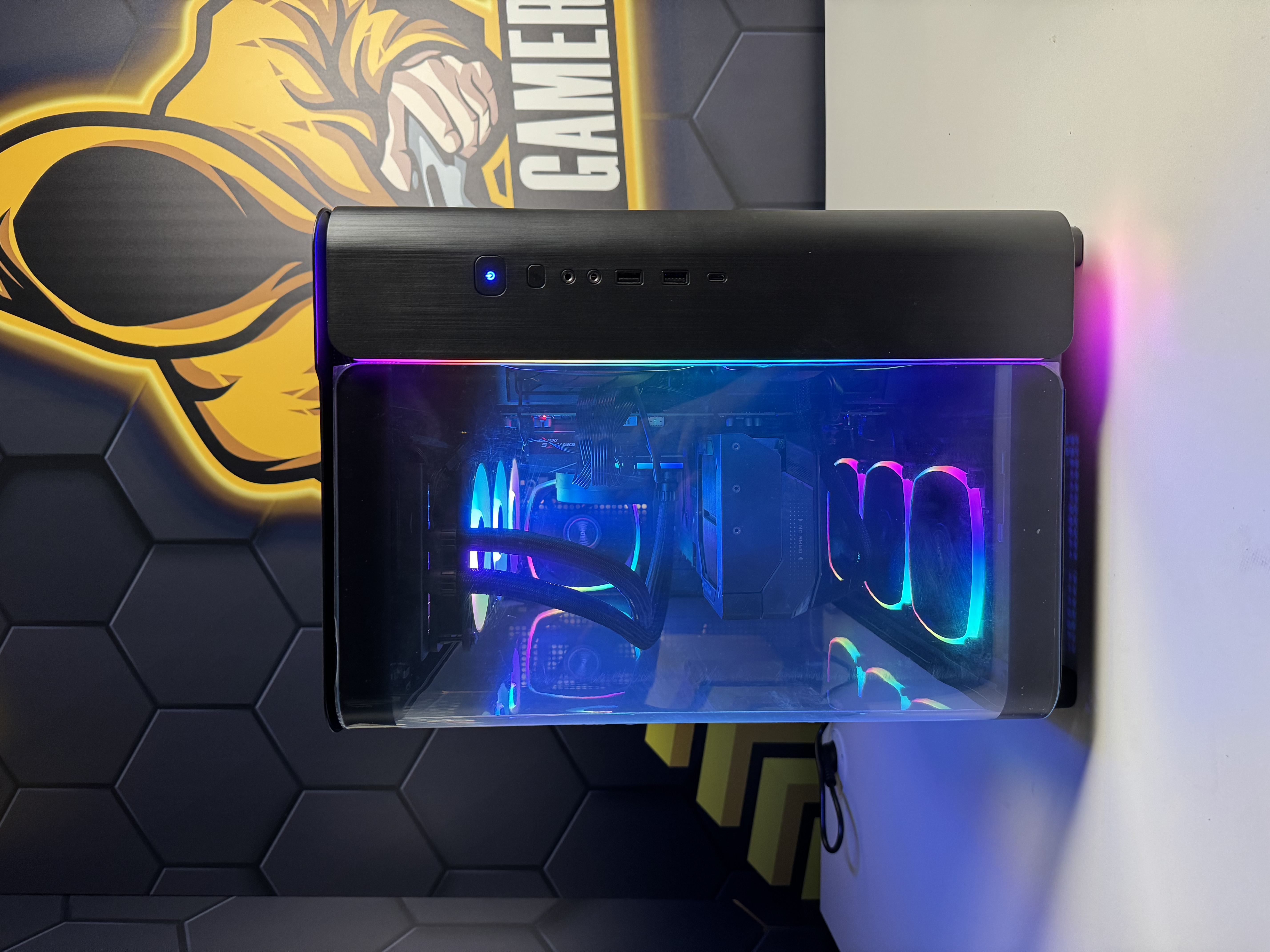 4GAMES FCL-10, AMD Ryzen 7 9800X3D, RTX 5080, 32GB RAM, 1TB SSD