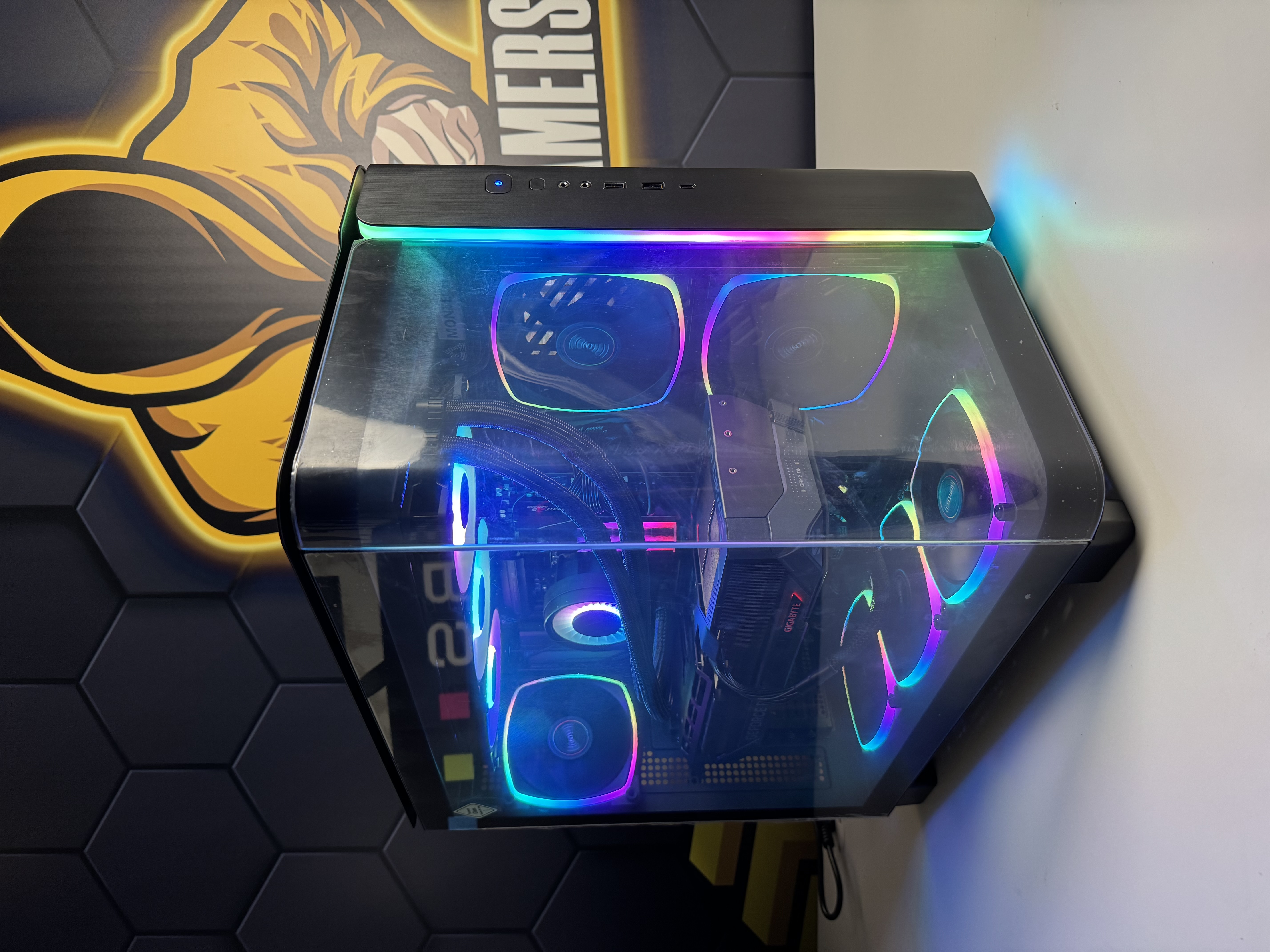 4GAMES FCL-10, AMD Ryzen 7 9800X3D, RTX 5080, 32GB RAM, 1TB SSD